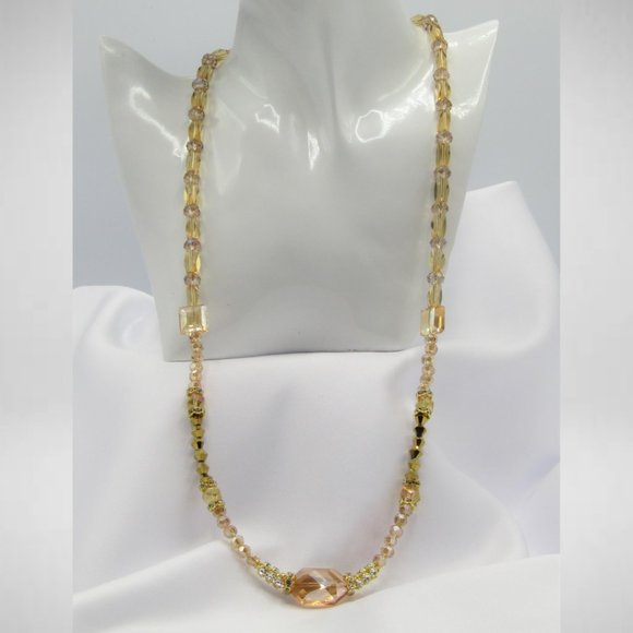 THE MARQUEES GOLD Colour Beaded Jewelry Set - Picture 2 of 6